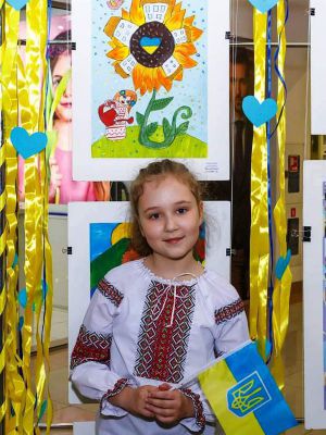 У Черкасах відкрили художню виставку ''Мій народ — герой'' 